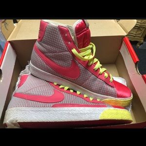 Women's Nike Blazer High Fashion Mid High Aster Pink/Yellow.